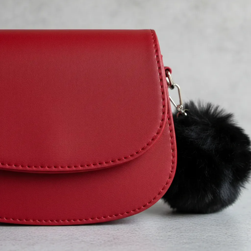 Mini Bag Cartera Bandolera Cuero Sintético Con Pompón Bordó